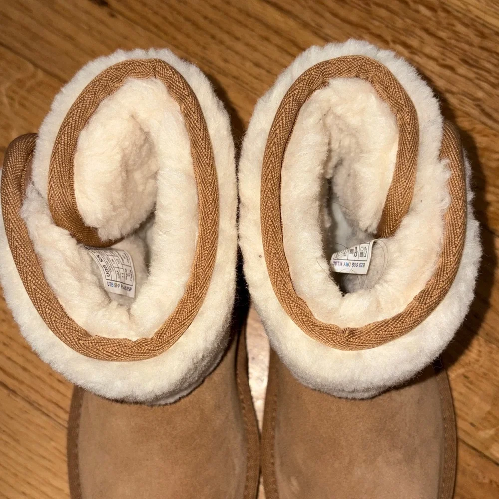 🆕- UGG- Kids' Classic Jona Luxury Boot. Chestnut. Size: 11 NWOB